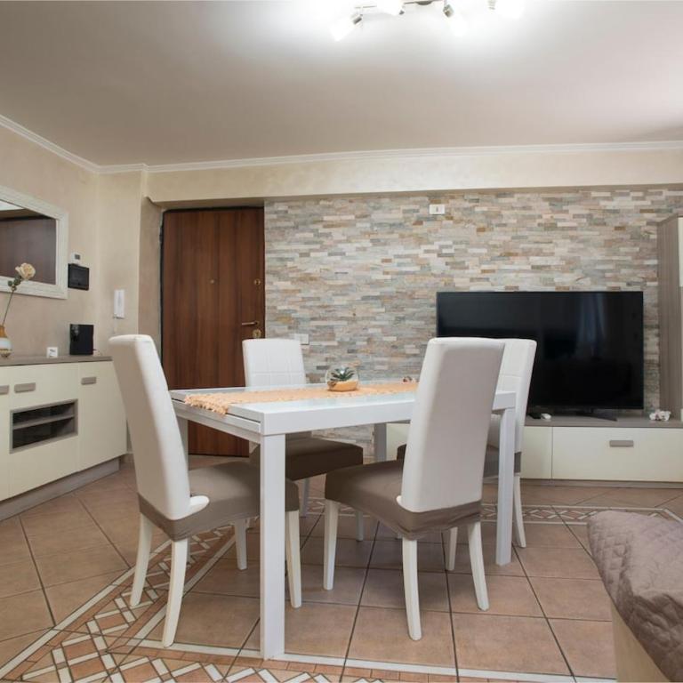 Liberty House airport 5 minutes - Two-Bedroom Apartment - 16