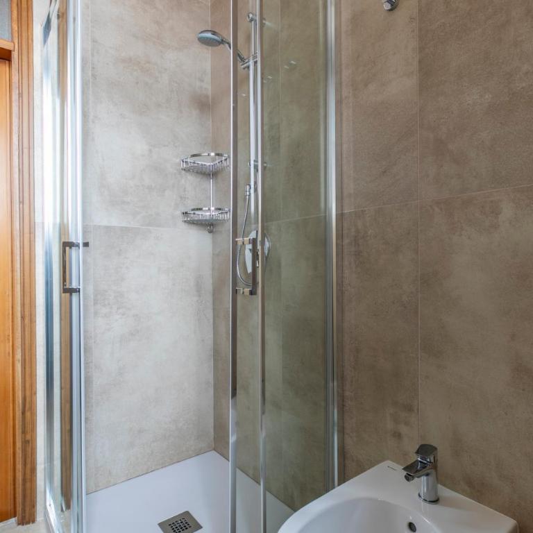 Skyline Home Bright and Quiet - Appartamento Superior con 2 Camere da Letto - 12