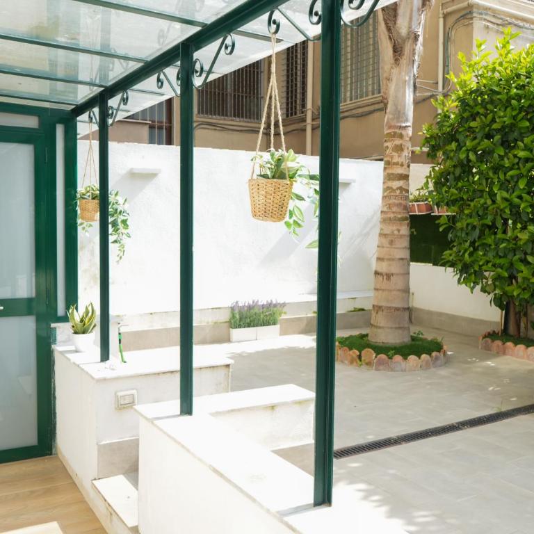 5 Urban Garden House - One-Bedroom Apartment - 13