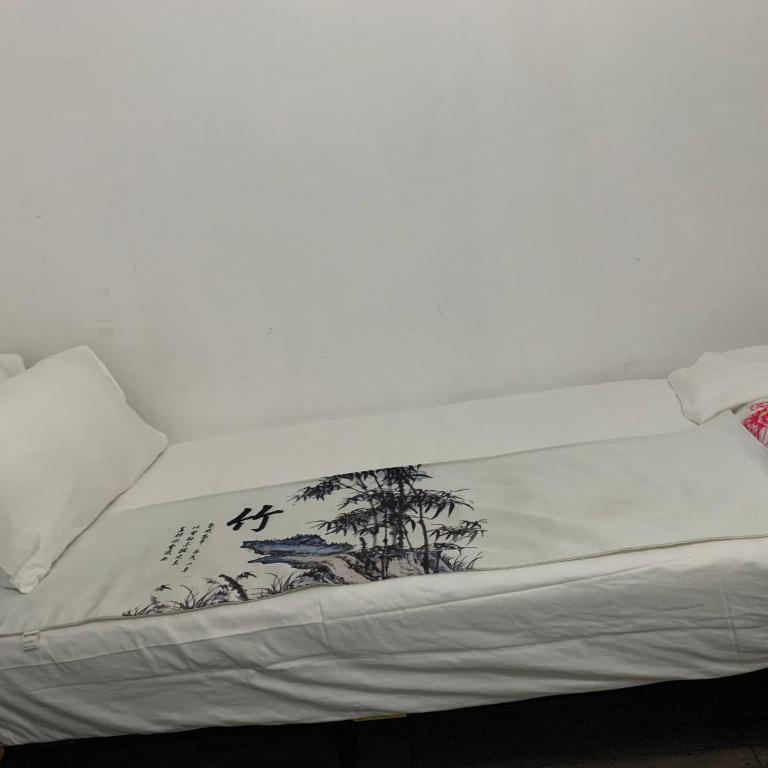 Huawei Shared Home - Later Check-in After at 19-24 every day- No Key - Wellness- LGBT- 1 min Metro to Linate aeroport - - no people do not respect the time - no people do not come back for sleep before midnight 24 - Posto Letto in Dormitorio Maschile per 4 Persone - 21