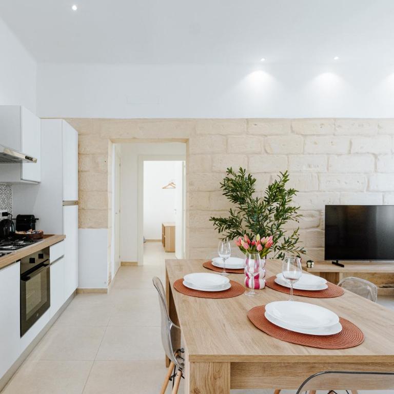 Vivida Stay - 2 bedroom - Parcheggio gratuito - Appartamento con 2 Camere da Letto - 4