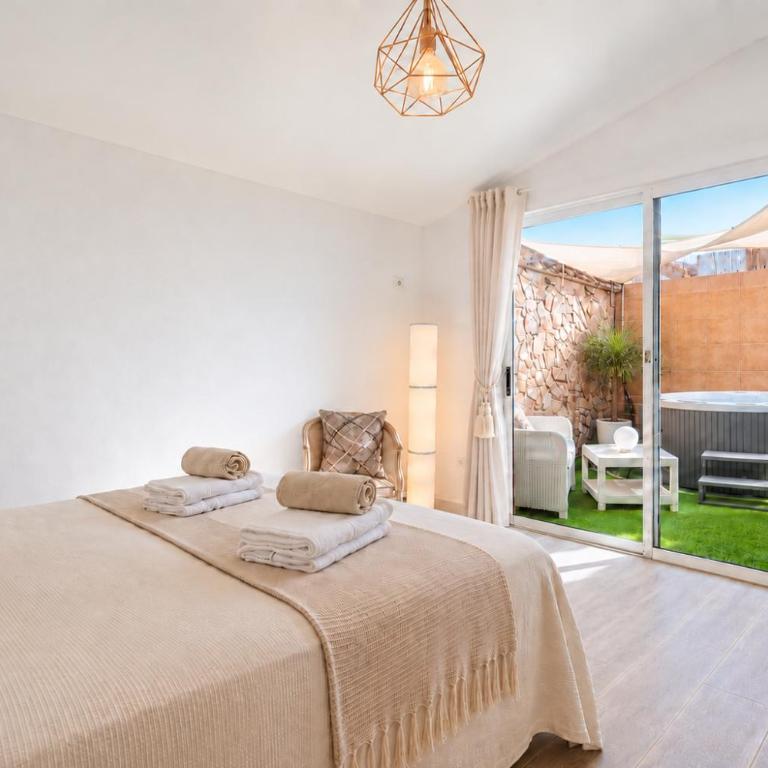 Villa Vinidum Climated Pool,Jacuzzi,Movietheather - Villa - 5