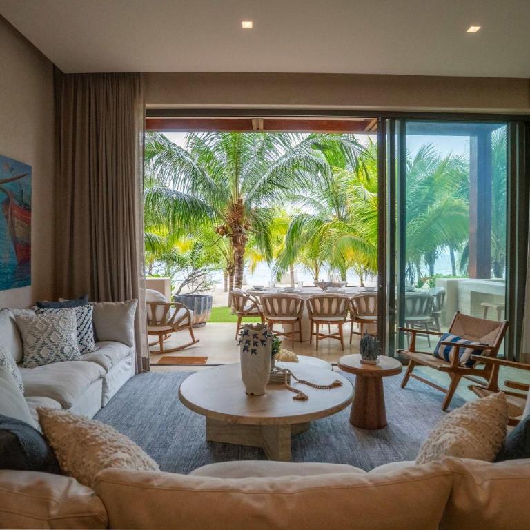 Artila 6BR Beachfront Steps from Caribbean Blue - Appartement - 1
