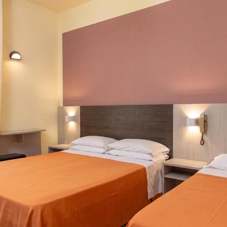 Hotel Mirage - Breakfast on the Beach - Triple Room with Balcony - Beach Access - 2