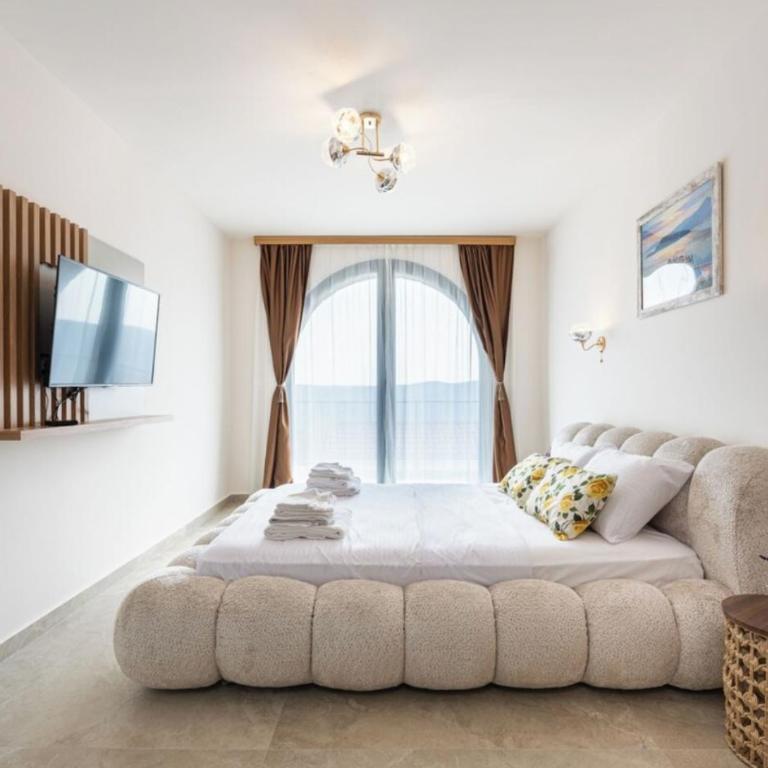 Elite suburb of Budva - Villa am Strand - 8