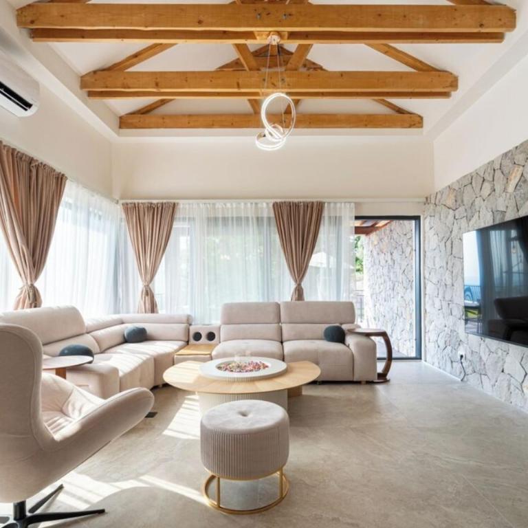 Elite suburb of Budva - Villa am Strand - 10