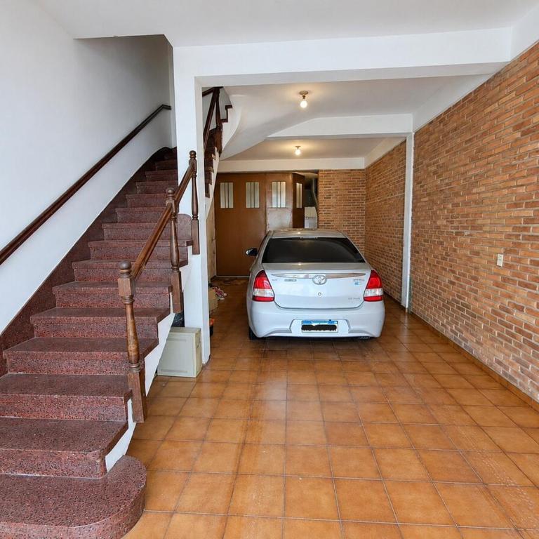 Casa en Gualeguaychu centro, pileta y jardin - Three-Bedroom House - 9