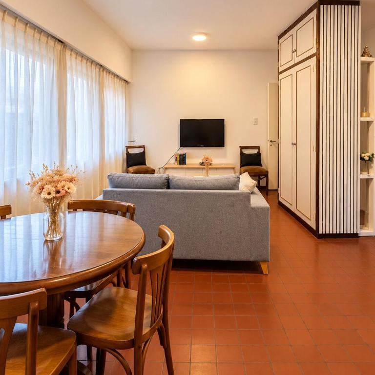 Amplio departamento excelente ubicación La Plata - Apartamento de 1 dormitorio - 2