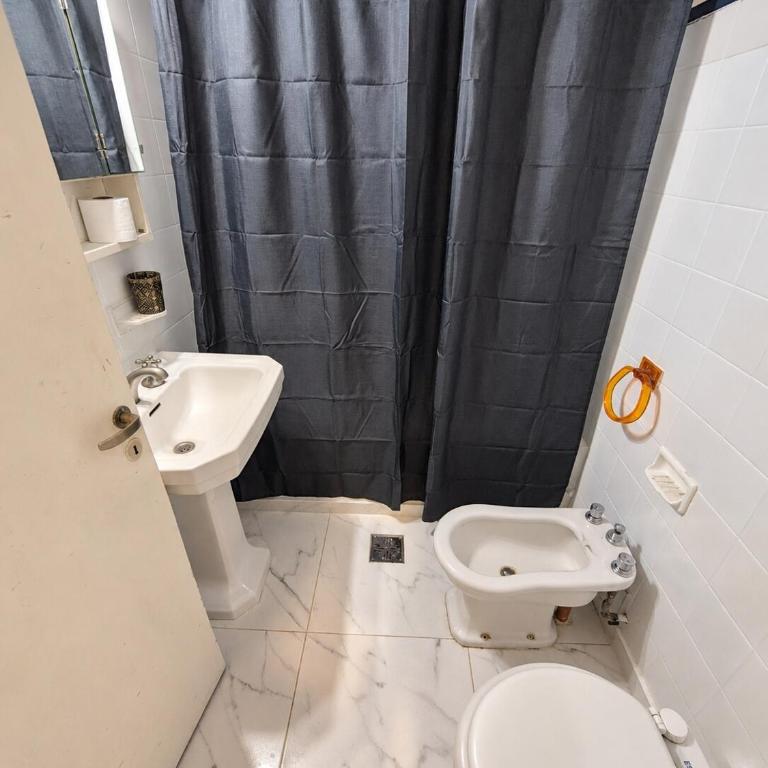 Amplio departamento excelente ubicación La Plata - Apartamento de 1 dormitorio - 3
