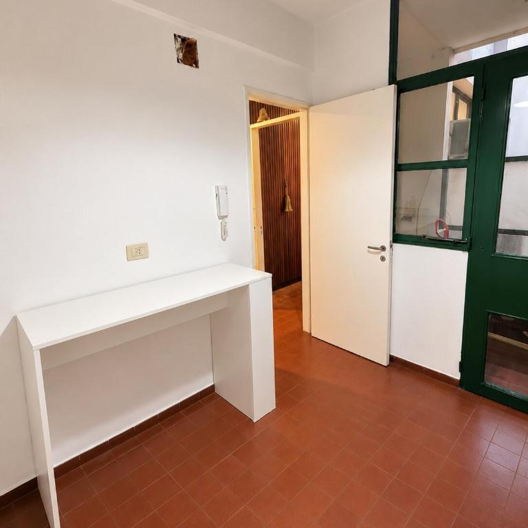 Amplio departamento excelente ubicación La Plata - Apartamento de 1 dormitorio - 7