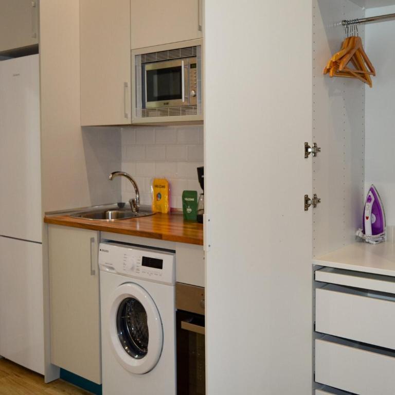 Stay in Quiet Madrid Area - Apartamento - 4