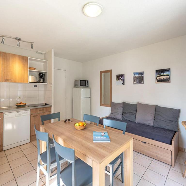 5-Guest Cottage with Terrace in Loire - Maison de Vacances 1 Chambre - 6
