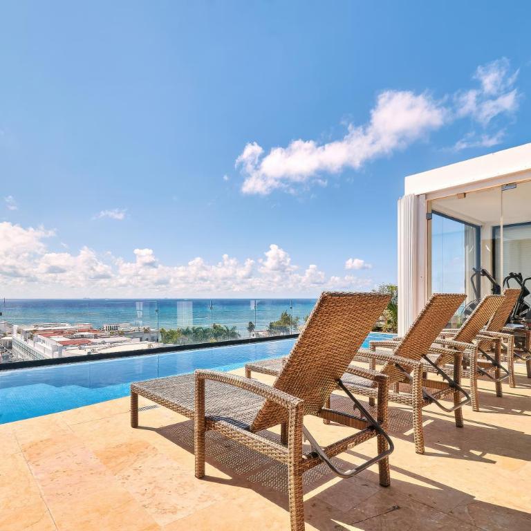 2 Bdrm Ocean View Private Pool Heart Of Town - Apartment mit 2 Schlafzimmern und Balkon - 1