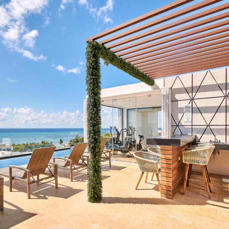 2 Bdrm Ocean View Private Pool Heart Of Town - Apartment mit 2 Schlafzimmern und Balkon - 6