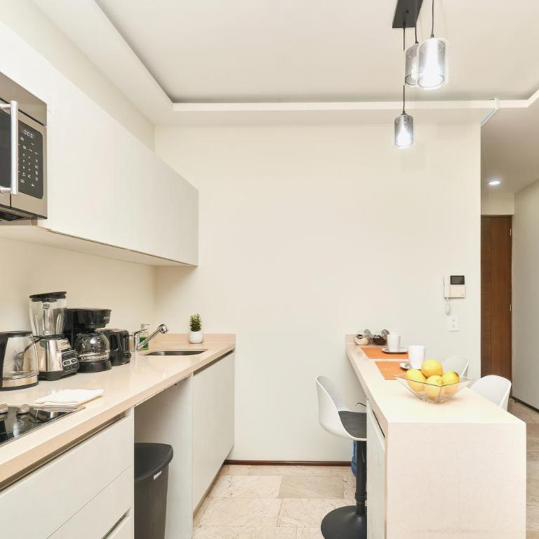 2 Bdrm Ocean View Private Pool Heart Of Town - Apartment mit 2 Schlafzimmern und Balkon - 11