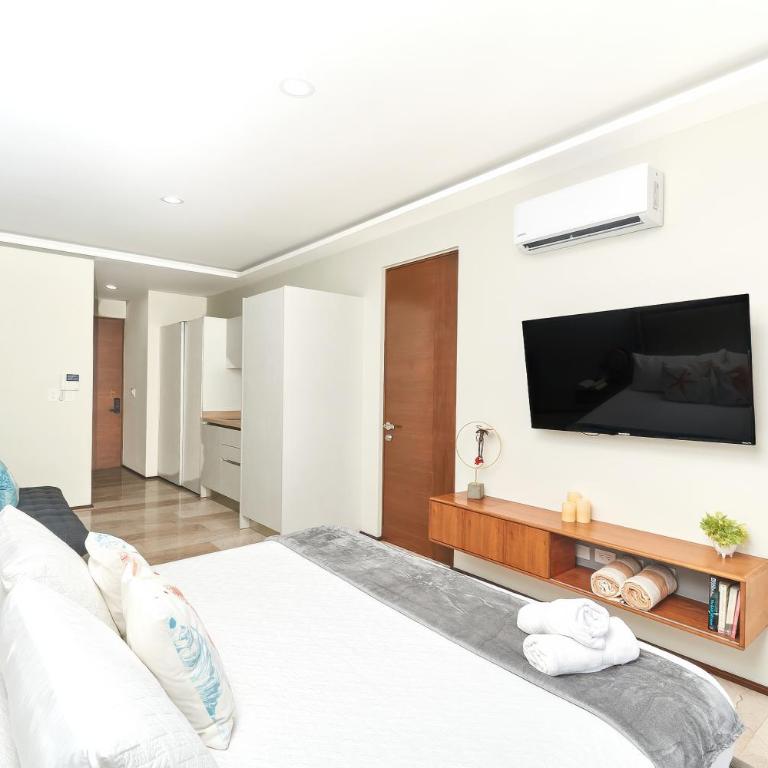 2 Bdrm Ocean View Private Pool Heart Of Town - Apartment mit 2 Schlafzimmern und Balkon - 23