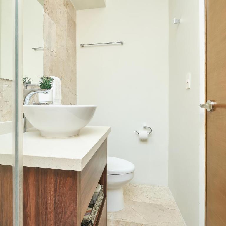 2 Bdrm Ocean View Private Pool Heart Of Town - Apartment mit 2 Schlafzimmern und Balkon - 30