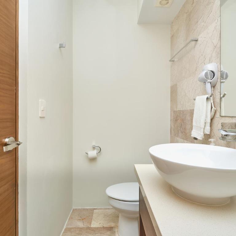 2 Bdrm Ocean View Private Pool Heart Of Town - Apartment mit 2 Schlafzimmern und Balkon - 43