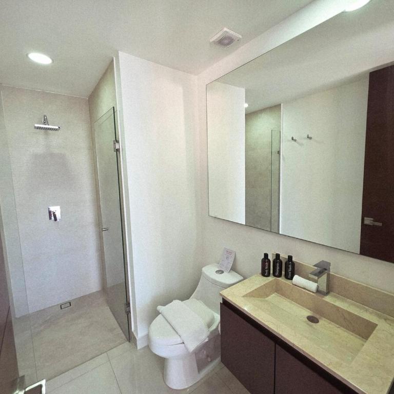 TAKH, Elegant Condo 2BR Rooftop Pool Ocean View & Balcony lagoon view - Apartamento Familiar de 2 dormitorios con vistas - 12