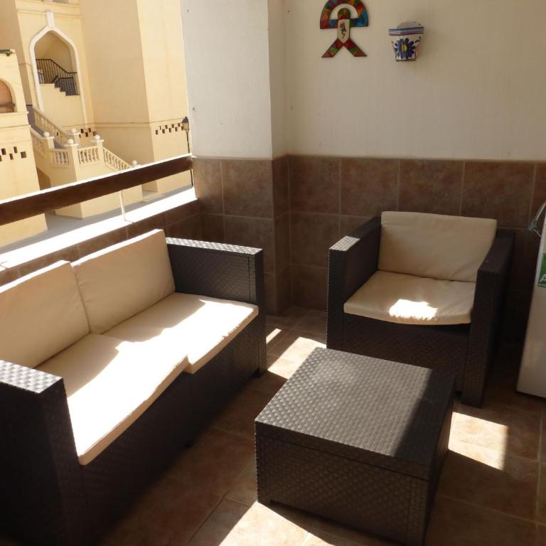Charming 1-Bedroom Apartment near the beach in Roquetas de Mar, Spain - Apartment - 8