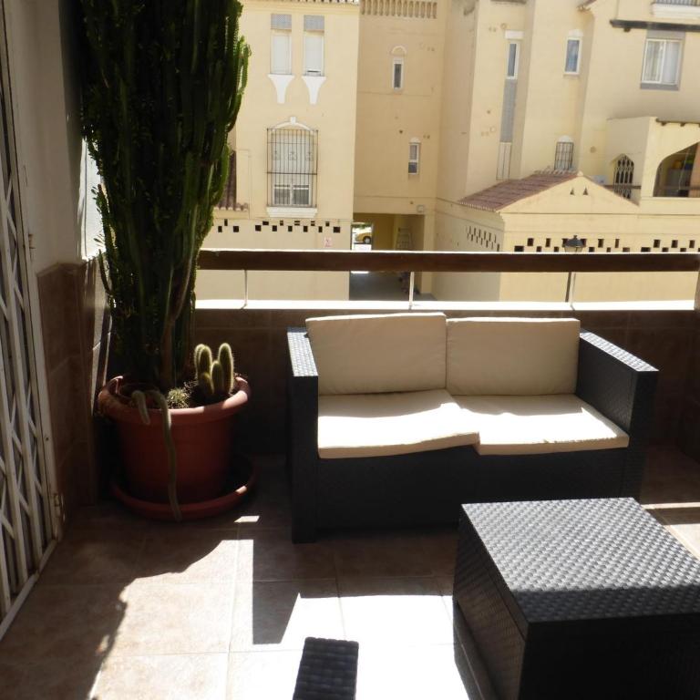 Charming 1-Bedroom Apartment near the beach in Roquetas de Mar, Spain - Apartment - 10