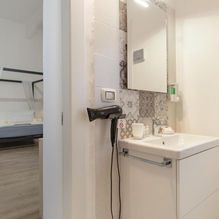 Kairos Rooms & Suite - Habitación Doble con ducha - 1 o 2 camas - 11