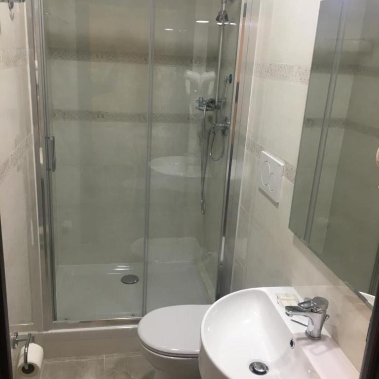 Favola Romana - Guest House - Camera Tripla con Bagno Privato - 5