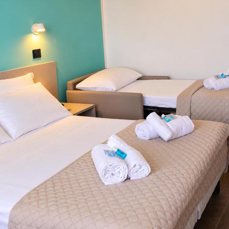 Hotel Palazzo Caveja - Camera Tripla con Vista Mare Laterale - 3