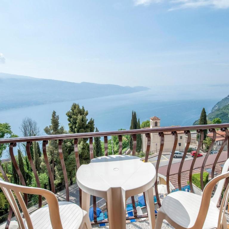 Hotel Bellavista - Camera Standard Matrimoniale/Doppia con Letti Singoli con Vista Lago - 1