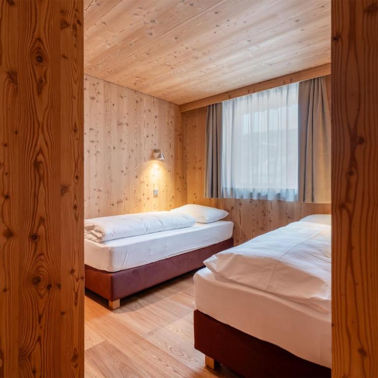 Hospiz Passo Gardena - Habitación Cuádruple con vistas a la montaña - 8