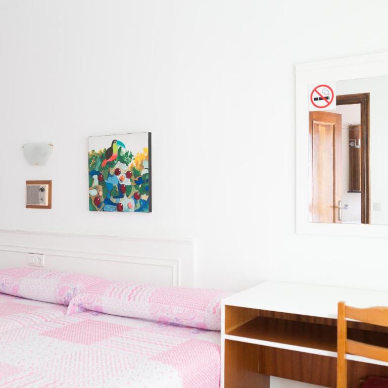 Rey Fernando - Habitación doble con baño privado - 2 camas y cama supletoria - 4