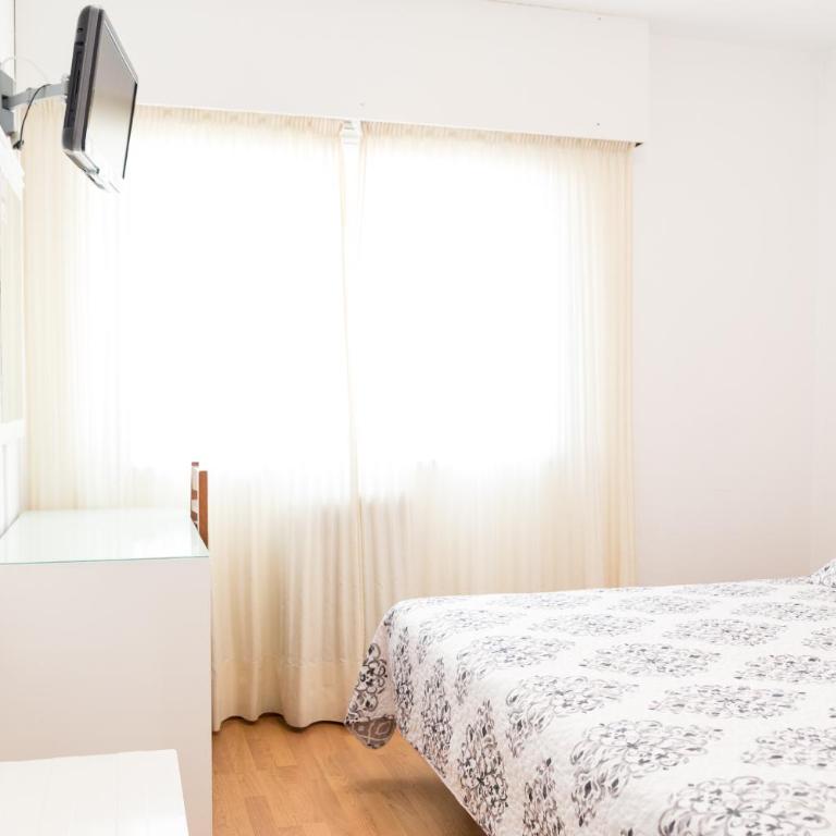 Rey Fernando - Habitación Doble con baño privado - 1 o 2 camas - 20
