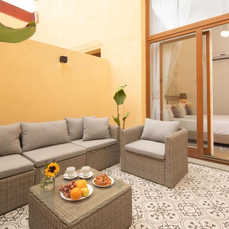 Exclusive Private courtyard by San Lorenzo - Two-Bedroom Apartment - 2