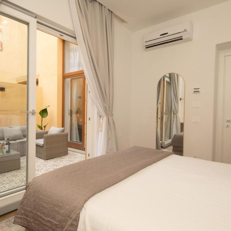 Exclusive Private courtyard by San Lorenzo - Two-Bedroom Apartment - 25