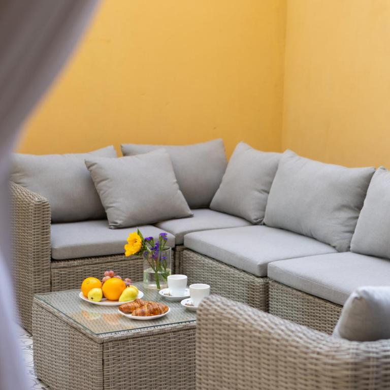 Exclusive Private courtyard by San Lorenzo - Two-Bedroom Apartment - 11