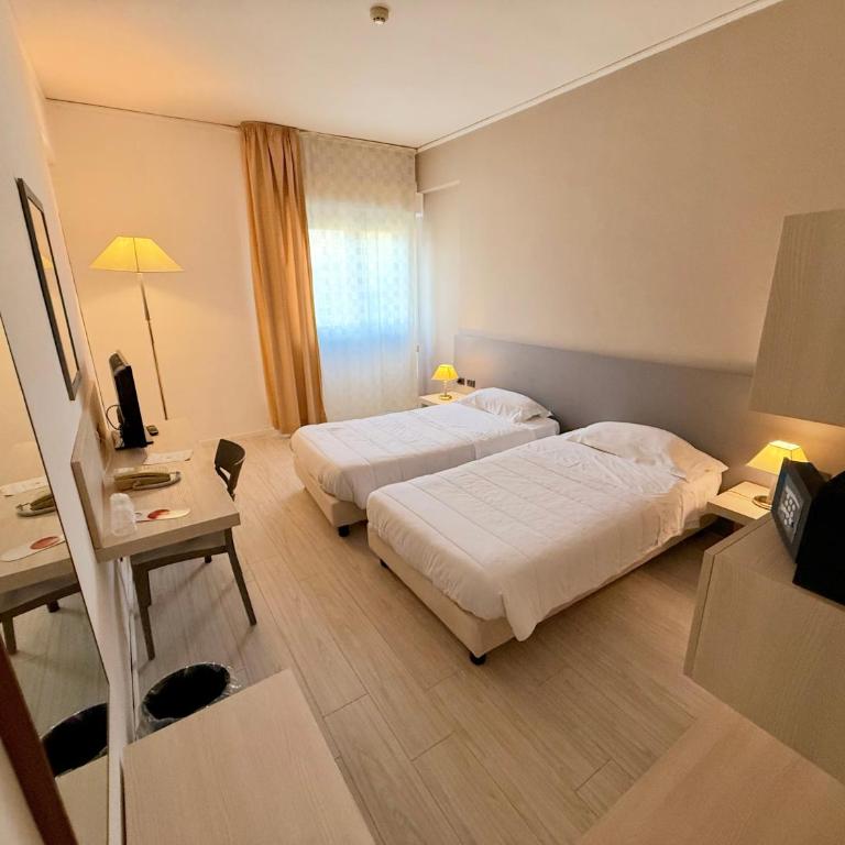 Europa Palace Hotel - Camera Doppia con Letti Singoli - 2