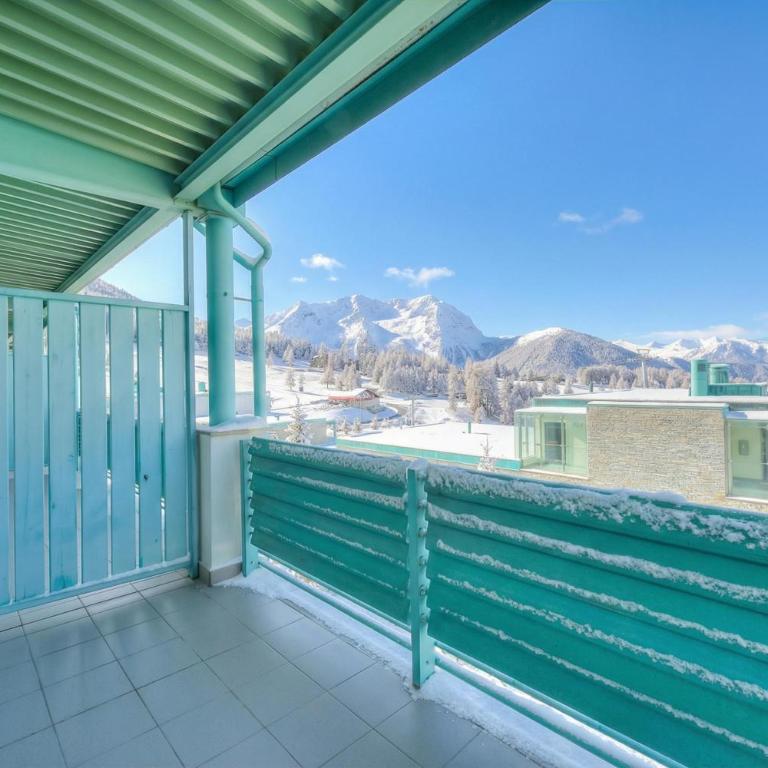 Villaggio Olimpico - One Bedroom Apartment with Balcony 6 - 11