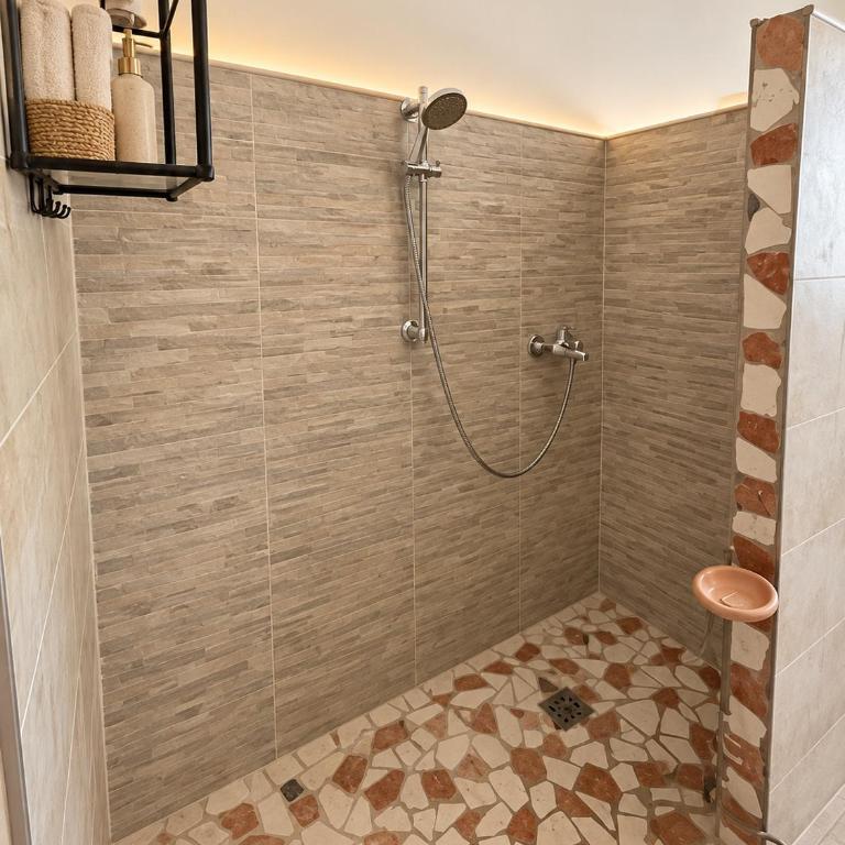 Venetian Style Apartments in Villa - Superior One-Bedroom Apartment - 10