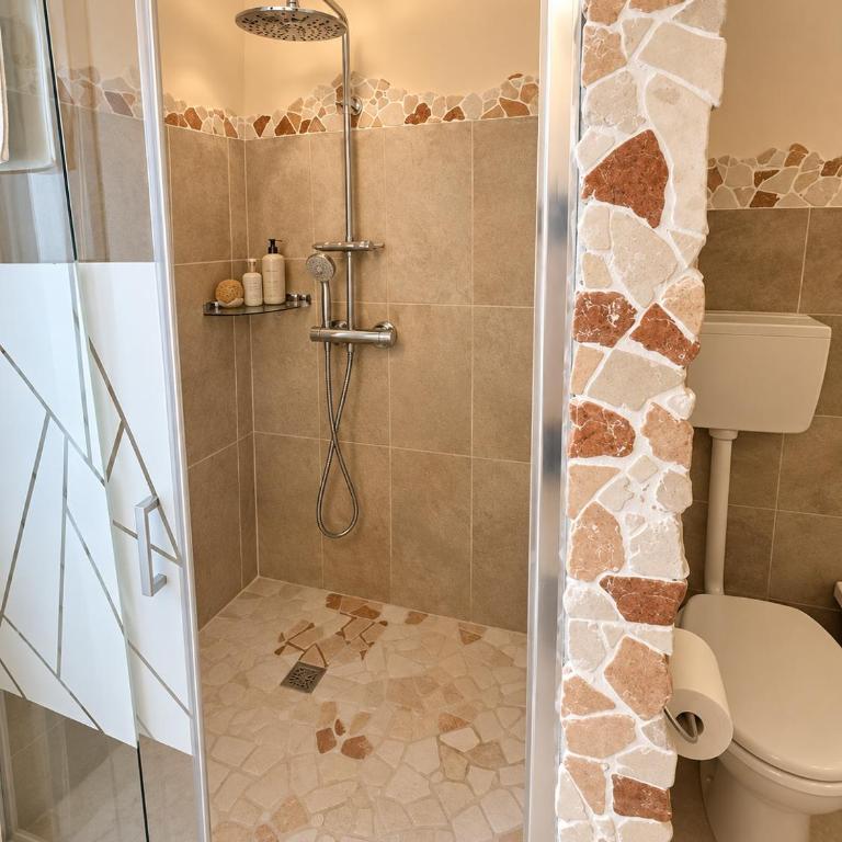 Venetian Style Apartments in Villa - One-Bedroom Apartment - 9