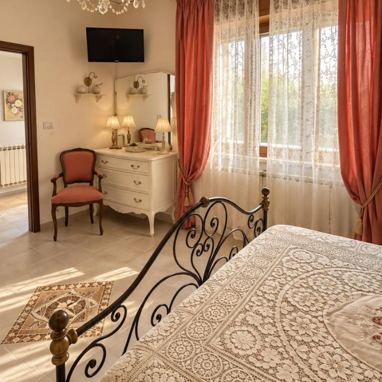 Venetian Style Apartments in Villa - Superior One-Bedroom Apartment - 18