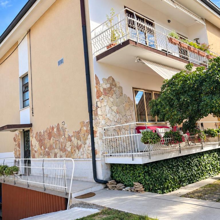 Venetian Style Apartments in Villa - One-Bedroom Apartment - 1