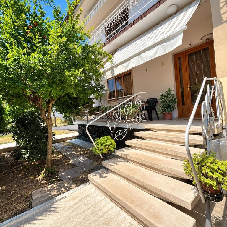 Venetian Style Apartments in Villa - One-Bedroom Apartment - 2