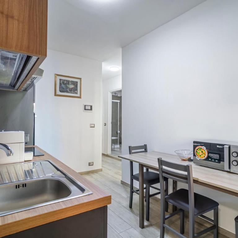 IL BACIO Guest House - Family Room with Terrace - 8