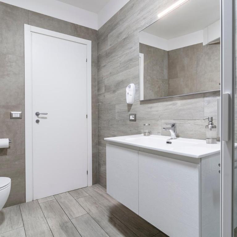 IL BACIO Guest House - Deluxe Quadruple Room - 7
