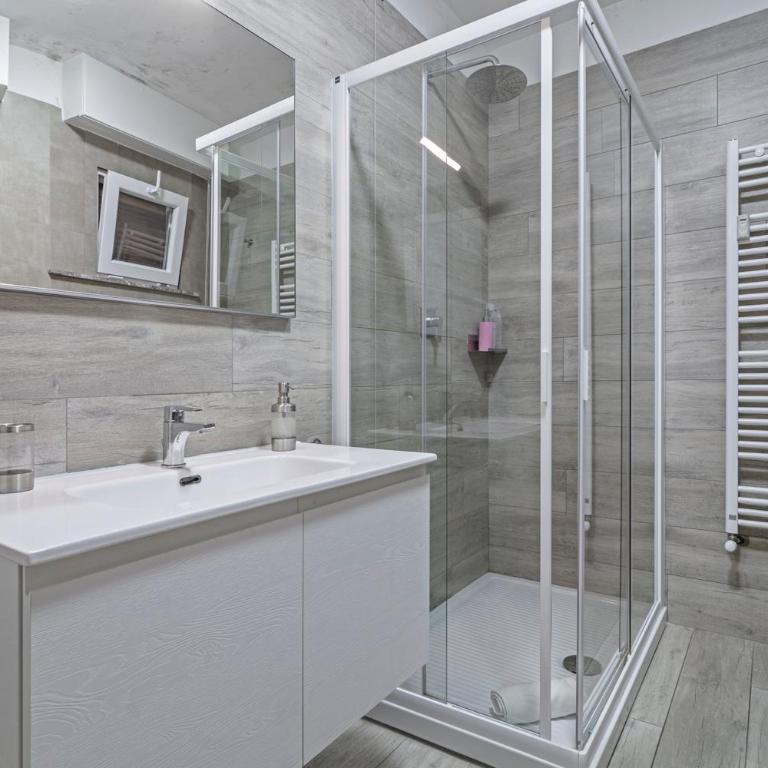 IL BACIO Guest House - Deluxe Quadruple Room - 17