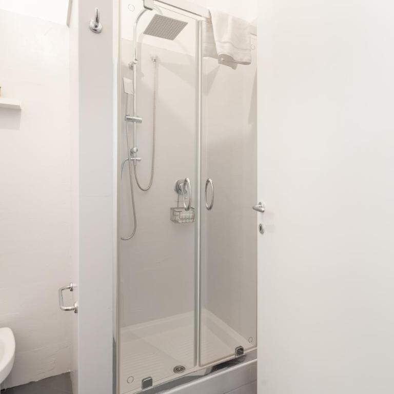 Kairos Rooms & Suite - Habitación Doble con ducha - 1 o 2 camas - 11