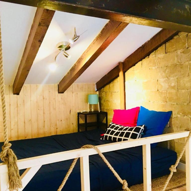 Casa con Altillo, Terraza y Solarium en Cabañal - Apartamento con ducha - 4