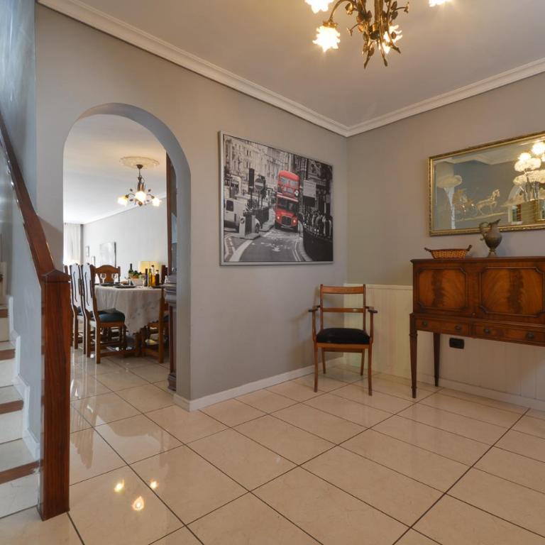 Central 6 Bedroom Villa Communal Heated Pool - Villa - 19