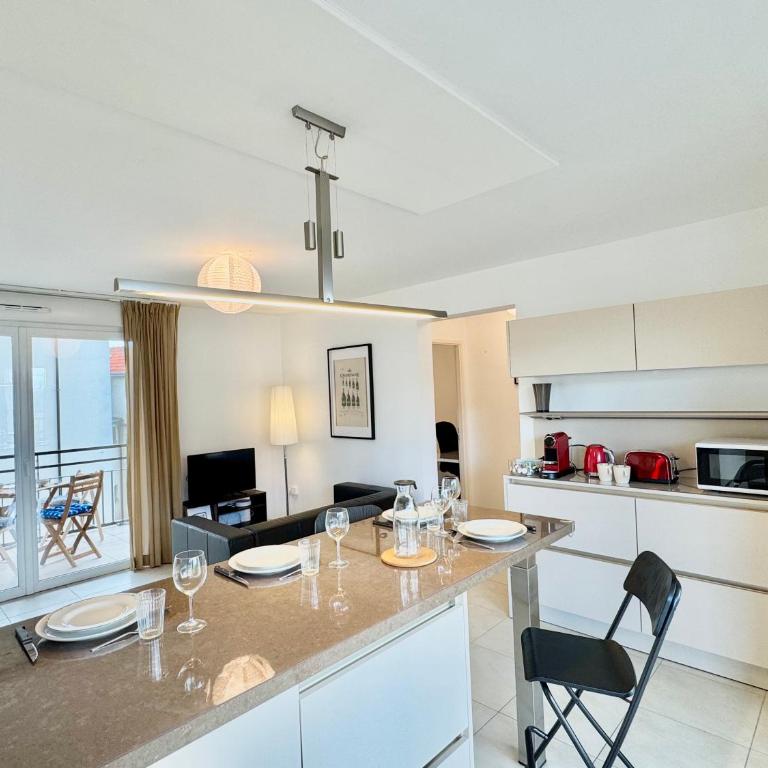 Nimba - Charmant T3 au cœur de Reims pour 4 - Two-Bedroom Apartment with Terrace - 5