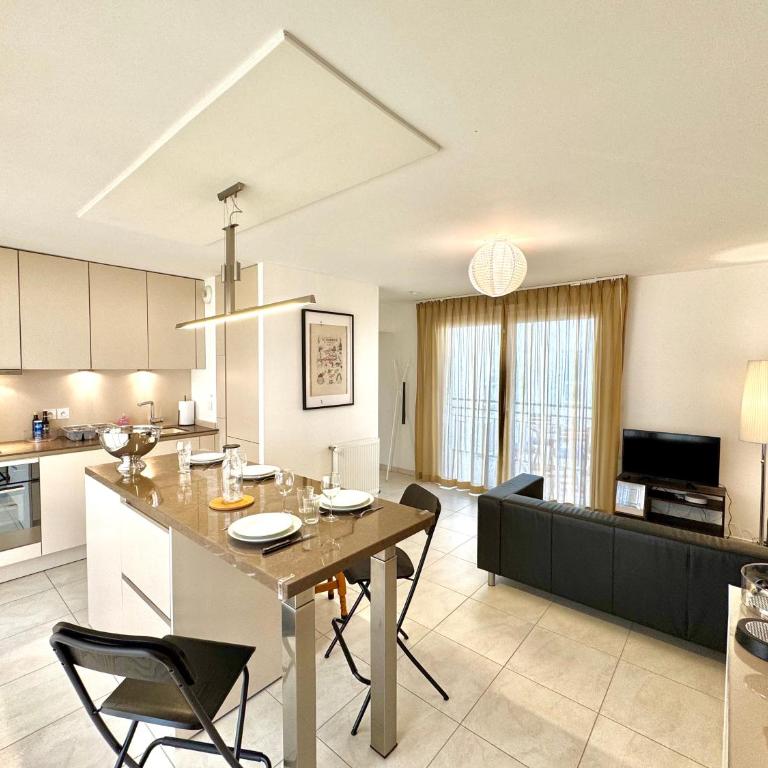 Nimba - Charmant T3 au cœur de Reims pour 4 - Two-Bedroom Apartment with Terrace - 13